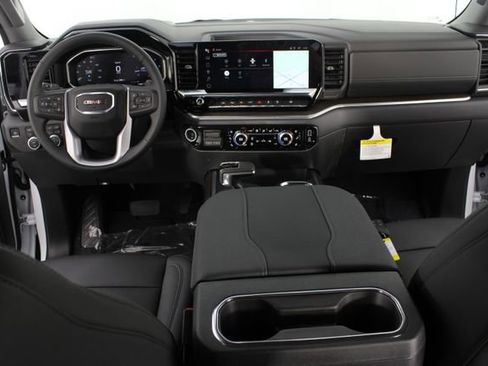 New 2026 GMC Sierra 1500 SLT image 10