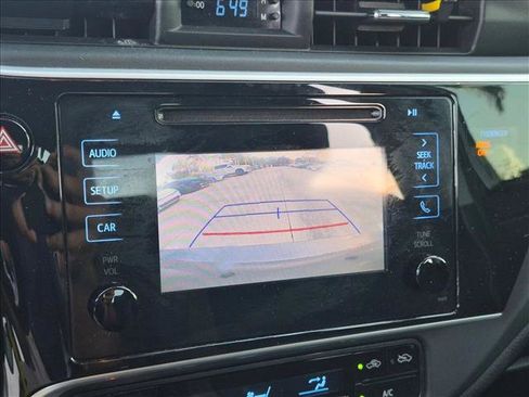 Used 2018 Toyota Corolla LE FWD image 19