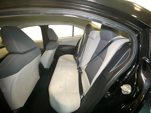 Used 2022 Toyota Corolla LE image 13
