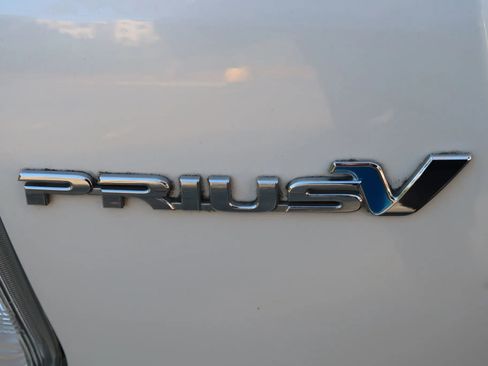 Used 2014 Toyota Prius V Two image 10