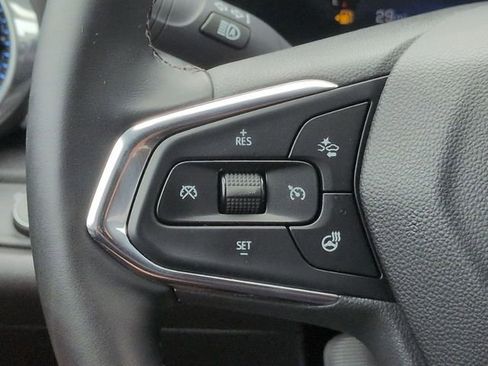 Used 2025 Chevrolet Trax LT w/ LT Convenience Package FWD image 16