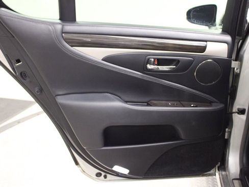 Used 2013 Lexus LS 460 AWD w/ Comfort Pkg image 35