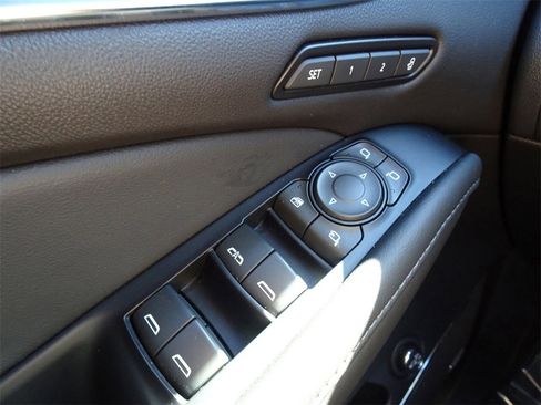 Used 2023 Buick Enclave Avenir image 21