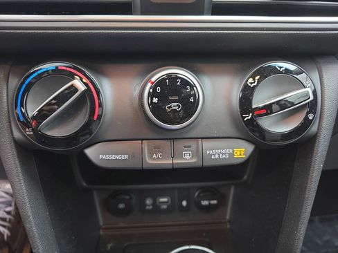 Used 2020 Hyundai Kona SEL Plus FWD image 32