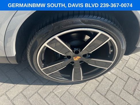 Used 2023 Porsche Cayenne AWD/4WD image 16