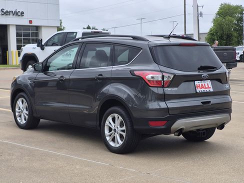 Used 2018 Ford Escape SE FWD image 4