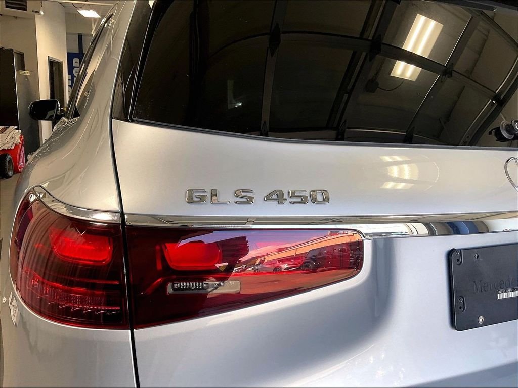 Used 2025 Mercedes-Benz GLS 450 4MATIC image 30