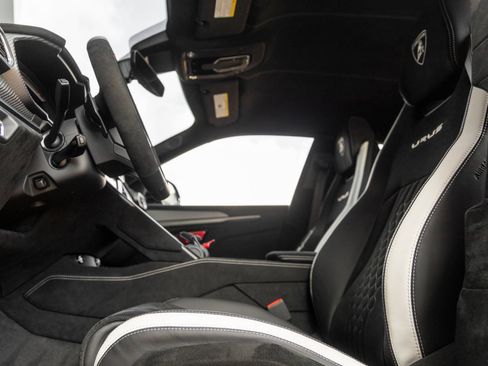 Used 2024 Lamborghini Urus Performante AWD/4WD image 35