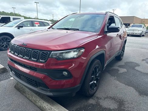 Used 2025 Jeep Compass Latitude w/ Altitude Special Edition AWD/4WD image 1