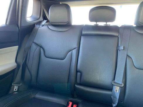 Used 2025 Jeep Compass Limited image 39