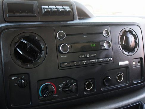 Used 2019 Ford E-350 and Econoline 350 Super Duty image 28