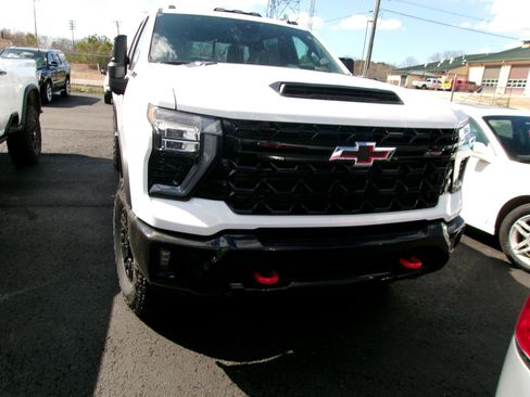 New 2026 Chevrolet Silverado 2500 ZR2 image 11