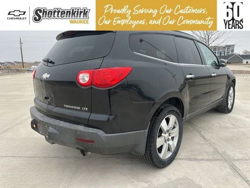 Used 2009 Chevrolet Traverse LTZ image 3