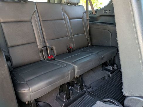 Used 2022 Chevrolet Suburban LT AWD/4WD image 33