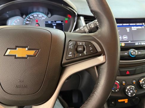 Used 2022 Chevrolet Trax LT w/ LT Convenience Package AWD/4WD image 29