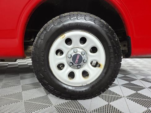 Used 2014 GMC Savana 1500 LT w/ LT Preferred Equipment Group AWD/4WD image 11