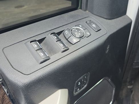 Used 2019 Ford F250 Lariat w/ Lariat Value Package image 12