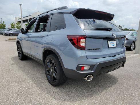 Used 2025 Honda Passport Black Edition image 4