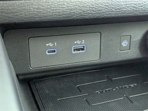 New 2025 Mitsubishi Outlander SE image 16