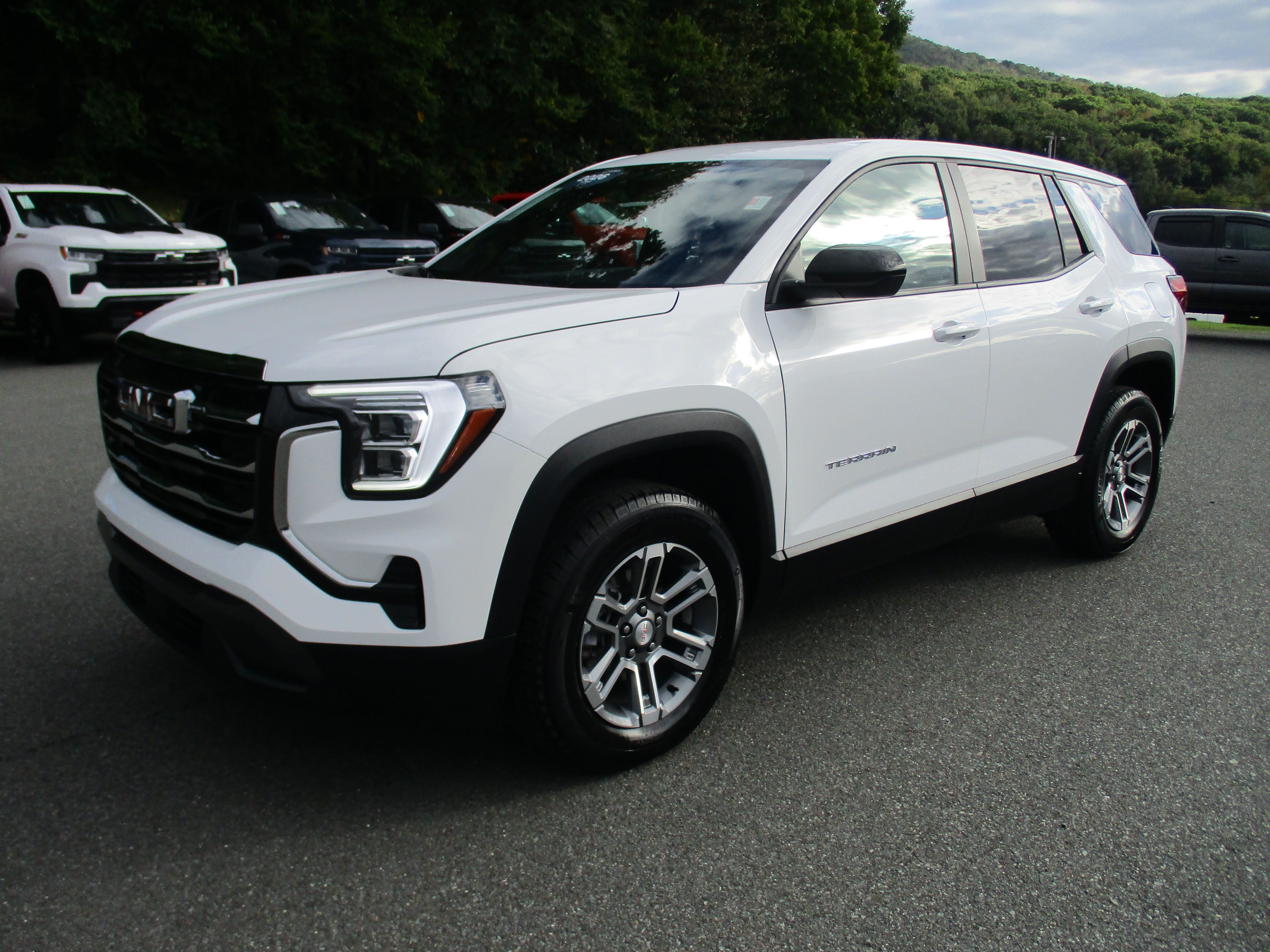 Certified 2026 GMC Terrain Elevation AWD/4WD image 1