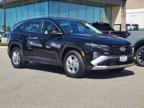 Certified 2025 Hyundai Tucson SE image 30