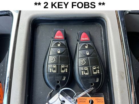Used 2014 Chrysler Town & Country Touring FWD image 5