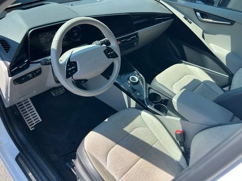 Certified 2023 Kia Niro Wave FWD image 17