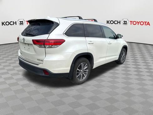 Used 2017 Toyota Highlander XLE image 8