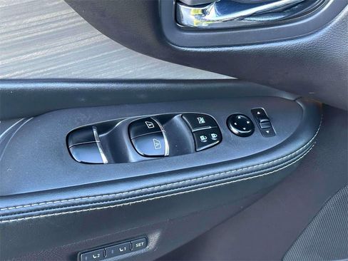 Certified 2017 Nissan Murano SL w/ SL Technology Package image 17