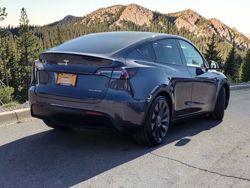 Used 2022 Tesla Model Y Performance image 14
