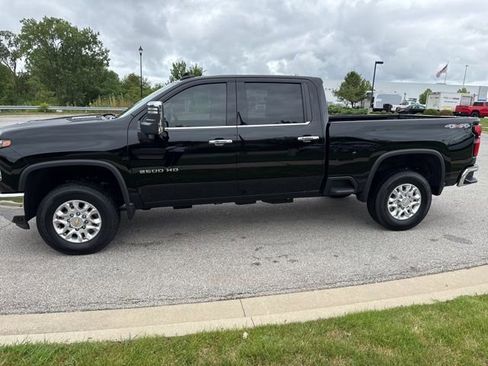Used 2025 Chevrolet Silverado 2500 LTZ w/ LTZ Plus Package image 10