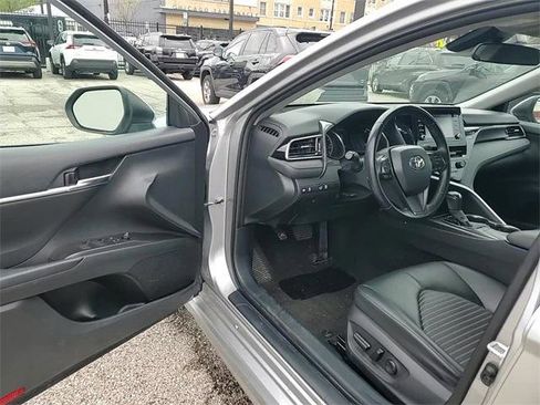 Certified 2022 Toyota Camry SE image 9