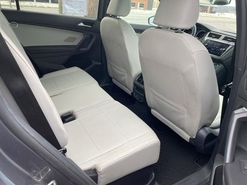 Used 2021 Volkswagen Tiguan SE R-Line image 34