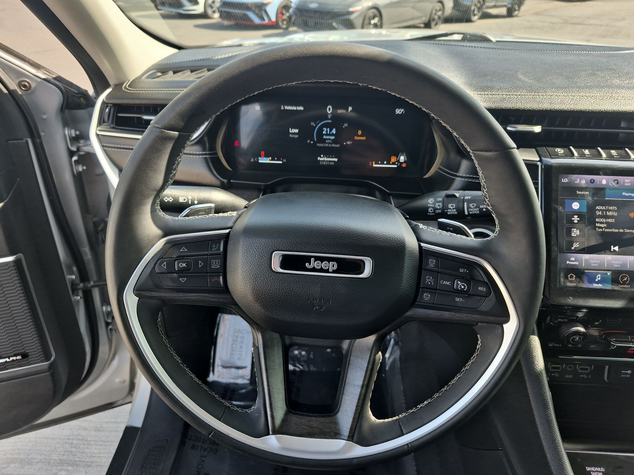 Used 2024 Jeep Grand Cherokee Limited w/ Black Appearance Package AWD/4WD image 18