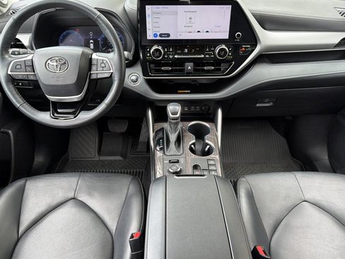 Used 2023 Toyota Highlander Platinum AWD/4WD image 12