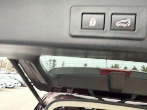 Used 2023 Subaru Ascent Touring image 11
