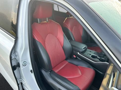 Used 2022 Toyota Highlander XSE FWD image 34