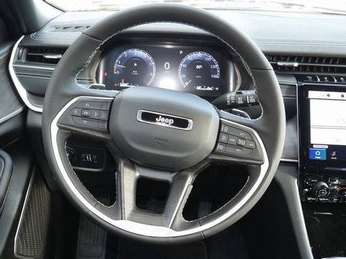 New 2025 Jeep Grand Cherokee L Limited w/ Luxury Tech Group II image 16