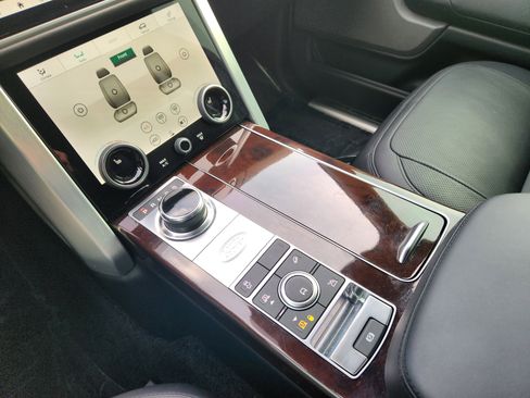 Used 2020 Land Rover Range Rover HSE image 18