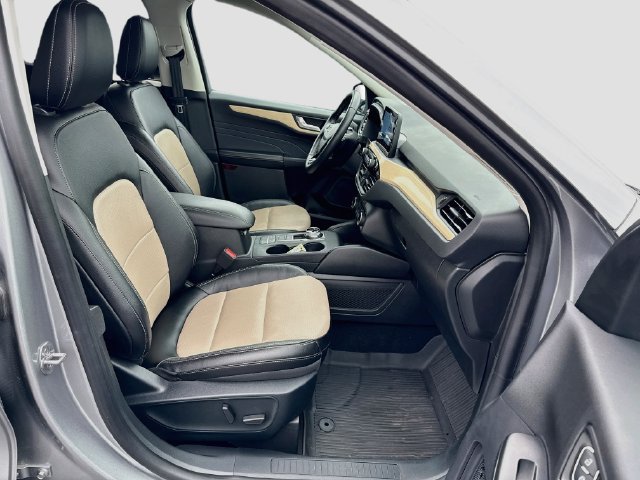 Certified 2022 Ford Escape Titanium w/ Titanium Elite Package AWD/4WD image 34