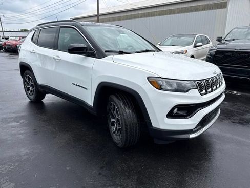 Used 2026 Jeep Compass Limited AWD/4WD image 3