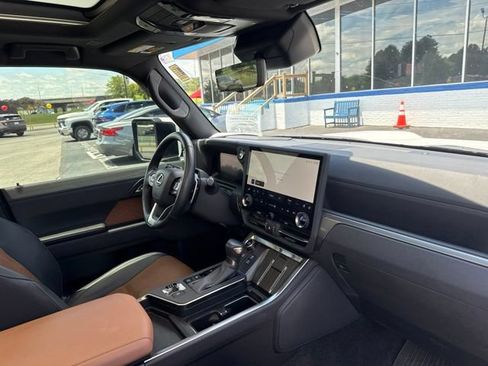 Used 2024 Lexus GX 550 w/ Accessory Package (2T) AWD/4WD image 49