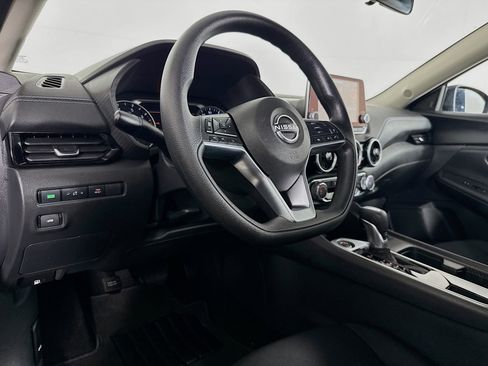 Used 2025 Nissan Sentra SV FWD image 22