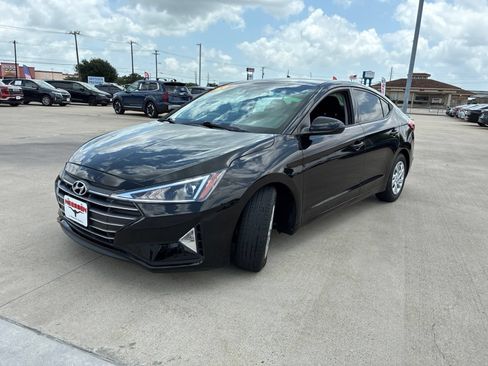 Used 2020 Hyundai Elantra SE w/ Cargo Package (C1) FWD image 3