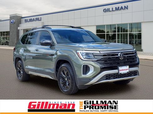 Used 2025 Volkswagen Atlas Peak Edition SE image 1