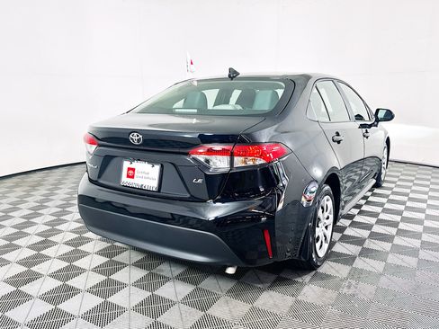 Used 2025 Toyota Corolla LE image 3