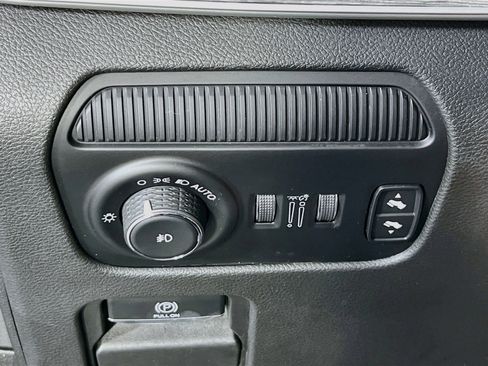 Used 2022 Jeep Wagoneer Series III w/ Rear Seat Video Group 1 AWD/4WD image 10
