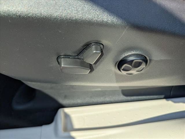Used 2022 Chrysler Pacifica Touring-L w/ Uconnect Theater Family Group FWD image 31