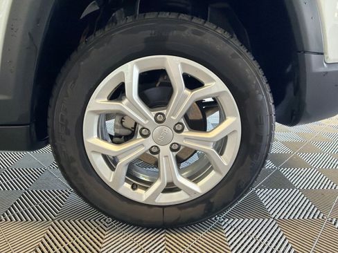 Used 2024 Jeep Compass Latitude AWD/4WD image 9