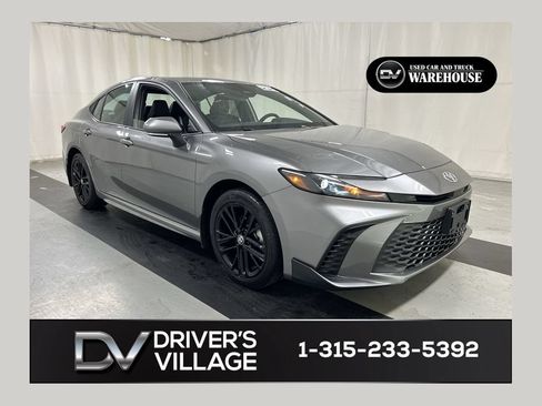 Used 2025 Toyota Camry SE w/ Convenience Package AWD/4WD image 1